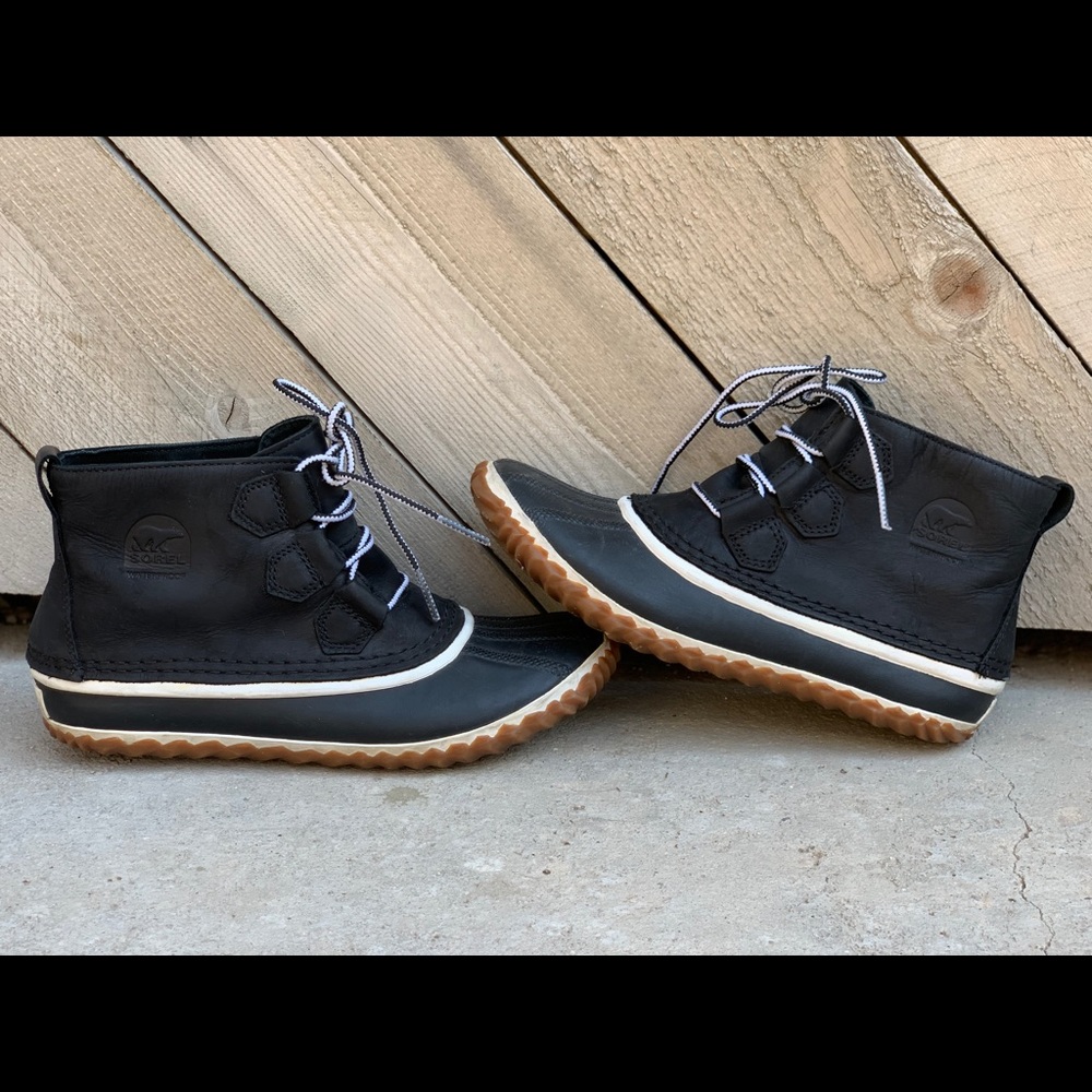 Sorel Out N About Leather Duck Boots